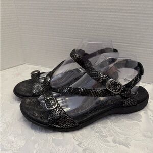 Taos Beauty 2 Black Silver Snake Leather Comfort Sandal Size 10 Casual‎ Shoe